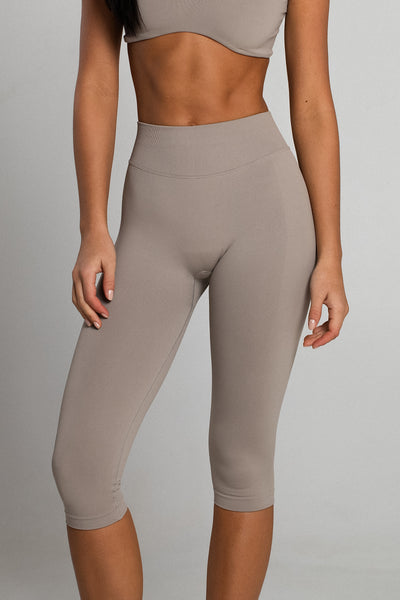 SeamlessUltimate High Rise Capri Leggings