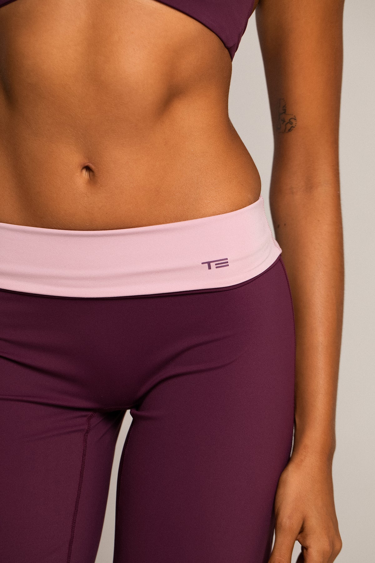 AirMotion Two tone straight legged