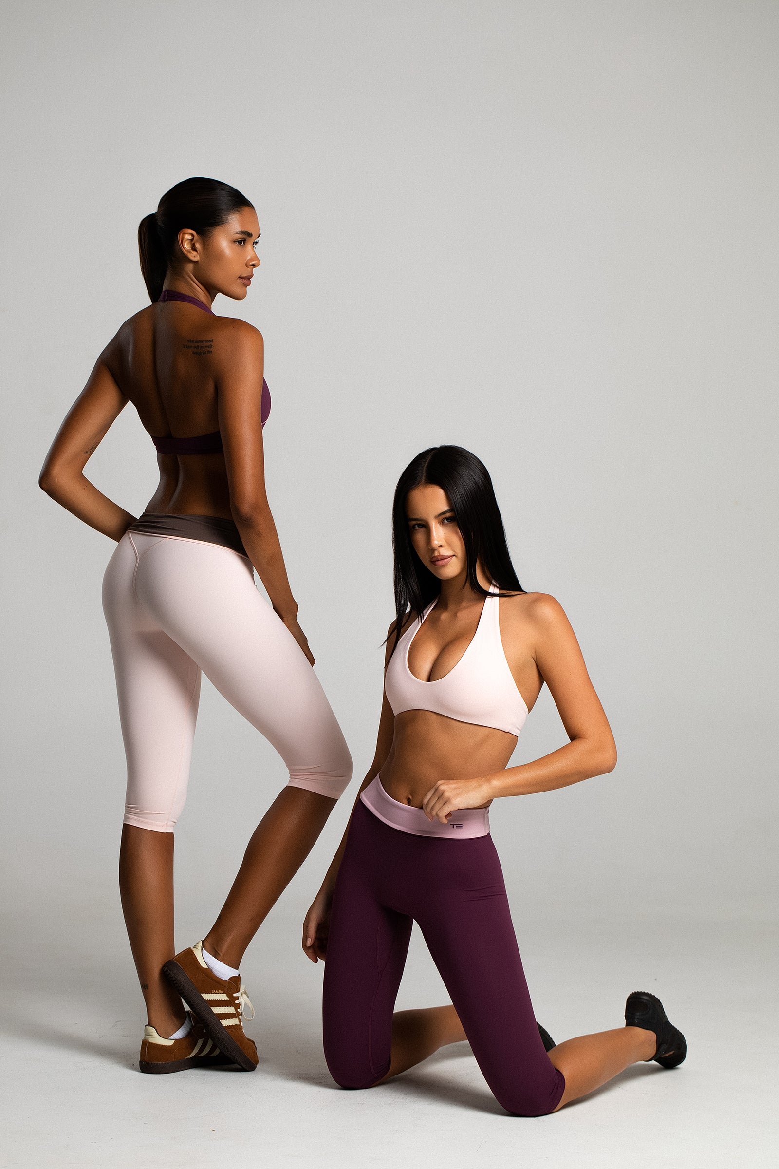 AirMotion Two tone Capri leggings